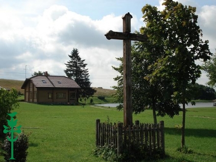 Antano Budriaus sodyboje stovintis kryžius, Tverų seniūnija