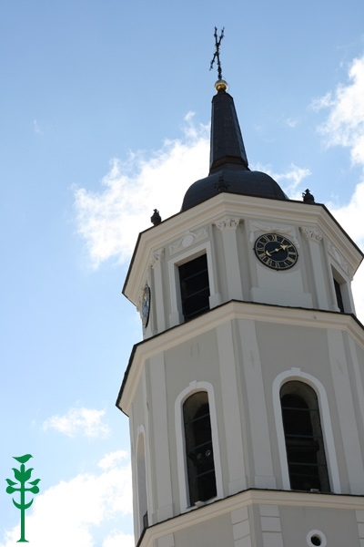 Vilniaus Katedros aikštės bokštas-laikrodis.