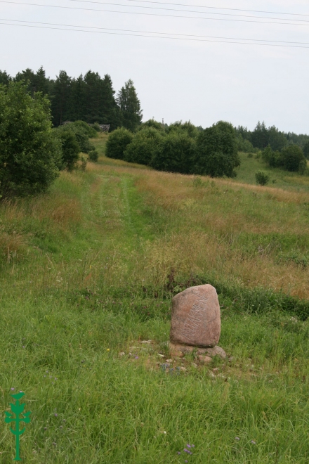 Antakmenės kaimą žymintis pakelės akmuo